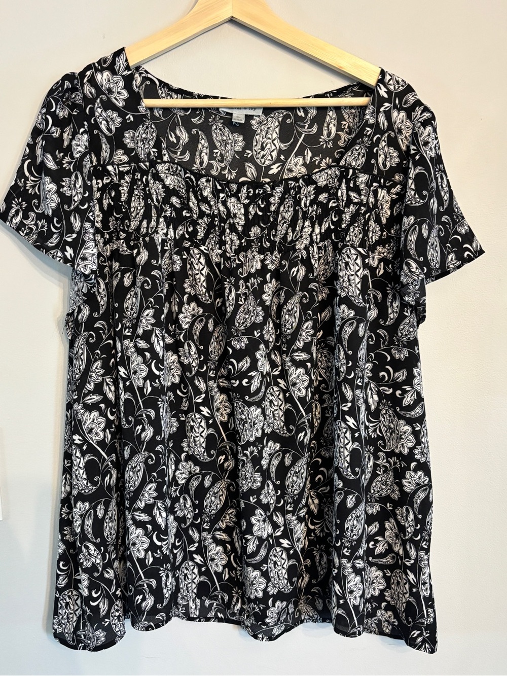 Women's Black & White Floral Square-Neck Top Size XL